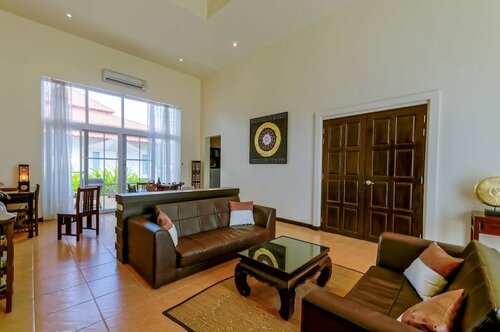 2 bedroom villa at Banyan Resort BR097, Забронировать Курортный отель Отели Прачуапкхирикхан с парковкой, Парковка
