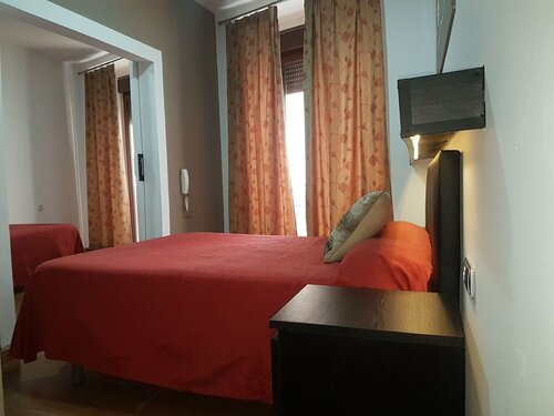 Hostal San Francisco, Забронировать Отель Кадис Коста-де-ла-Лус, рядом с Замок Санта-Каталина