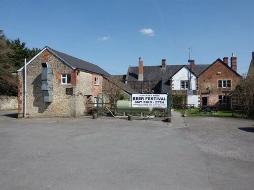 The Somerset Arms, Rezervați Hotel Hoteluri în Gloucestershire cu parcare, Parcare
