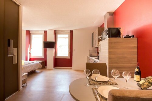 Le Pavean, Book Hotel Hoteller i Burgund med parkering, Parkering