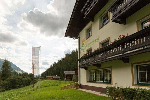 Hotel Garni Grünmoos, Забронировать Отель Санкт-Якоб-ин-Деферегген Defereggen Valley