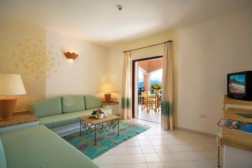 Resort Cala Di Falco, Забронировать Курортный отель Канниджионе Изумрудный берег