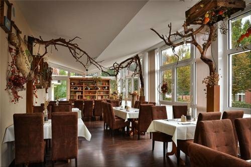 Hotel Zur Linde, Забронировать Отель Шермбек Lower Rhine