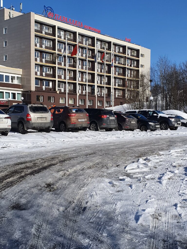 69 parallel Hotel
