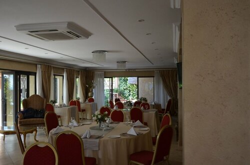 House of Pharaohs and Conference Centre, Забронировать Отель Bryanston 
