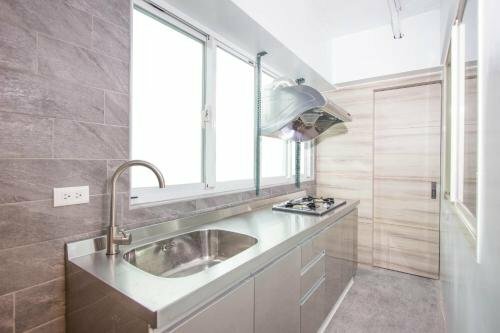 Light Inn, Забронировать Хостел Отели в центре Цзилун, в центре
