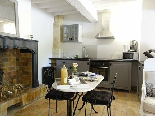Domaine de Rhodes - 5 Chambres et 7 locations de vacances, Забронировать Отель Авиньон ViaRhona