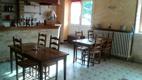 Auberge du Relais d'Auniac - Hôtel Bar Restaurant Piscine, Брондау Хостел Anglars-Nozac 