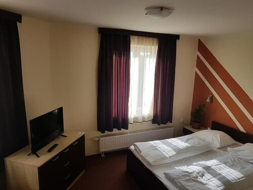 Agoston, Boek Hotel Pécs 