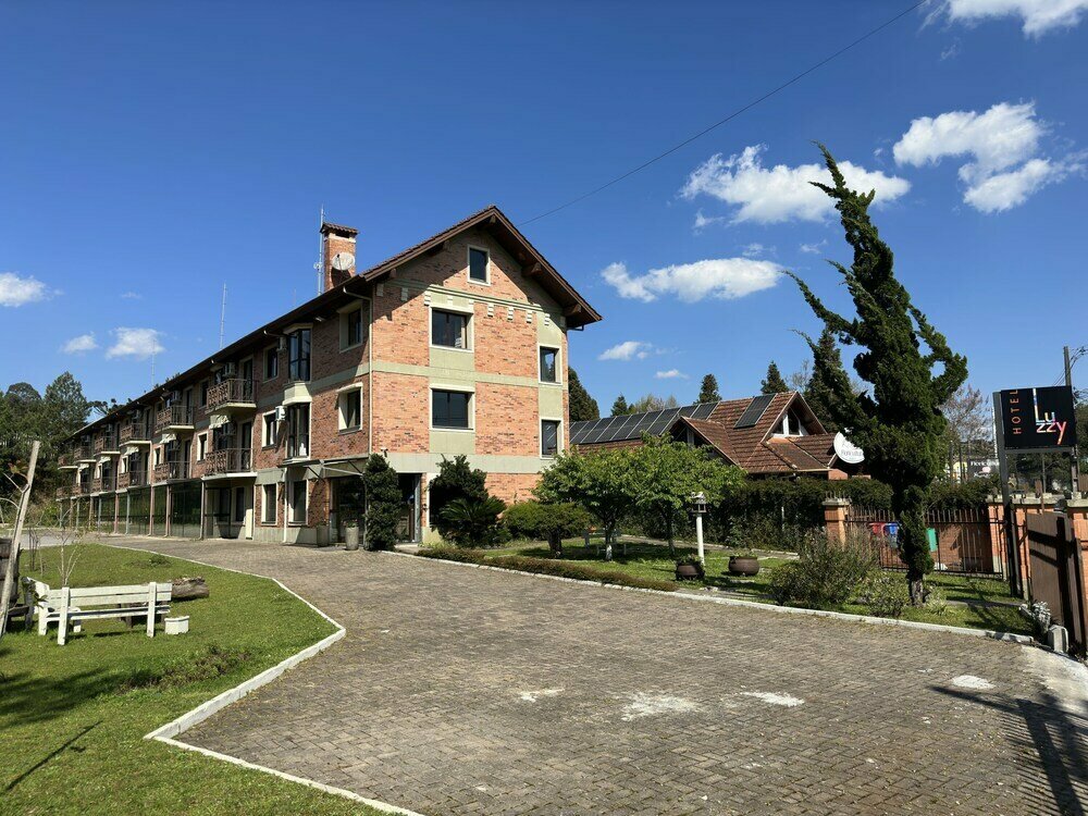 Luzzy Hotel