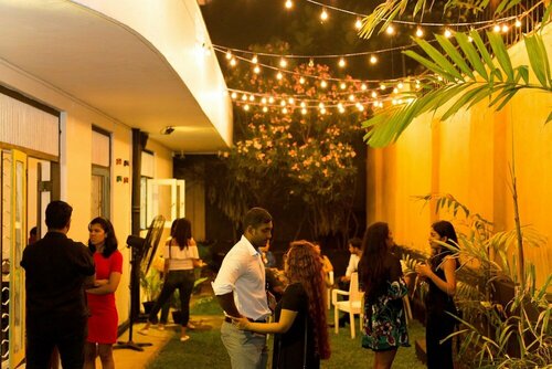 Tuk Tuk Hostels, Забронировать Отель Отели Коломбо с парковкой, рядом с Железнодорожная станция Нарахенпита, Парковка