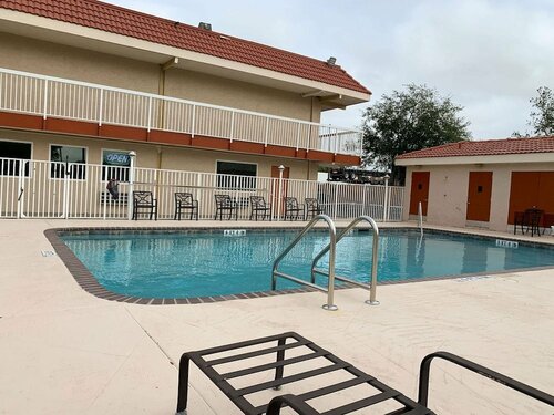 Motel 6 Tampa Near Fairgrounds - Casino, Book Motel Hoteller i Tampa med pool, Swimmingpool