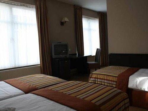 Hotel Giorgi et logements insolites-jacuzzi privé, Забронировать Отель Отели Люксембурга с парковкой, Парковка