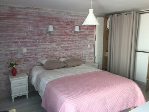 La Maison du Chat Roi. Chambre D'Hote, Book Hotel Hoteller i Rhône-Alps med parkering, Parkering