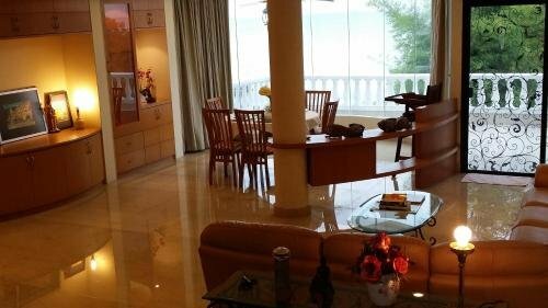 Tropical Sea View & Sunshine, Rezervovat Hotel Batu Ferringhi Penang
