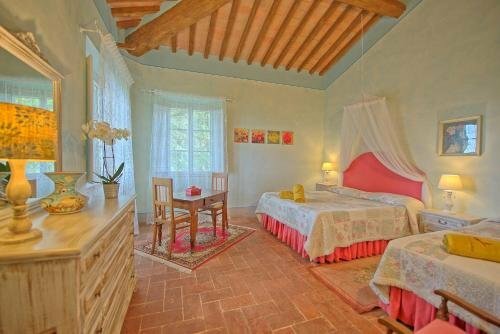 Villa Lorenza, Book Villa Bucciano Toscana