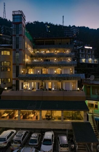Spring Valley Resorts by DLS Hotels, Забронировать Курортный отель Отели Дхармсала с бассейном, Бассейн
