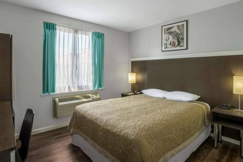 Super 8 by Wyndham Brooklyn Williamsburg, Book Hotel New York City 