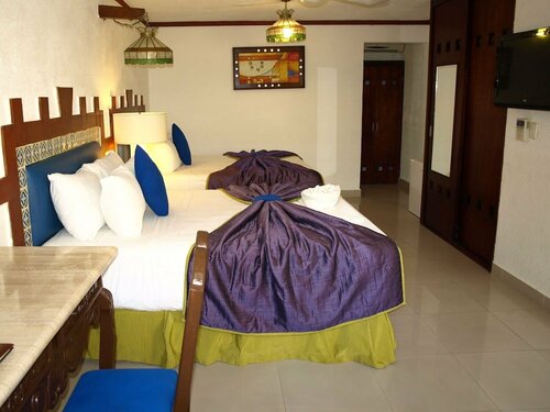 Hotel Las Golondrinas, Забронировать Отель Отели Плая-дель-Кармен с парковкой, рядом с Пляжный клуб Mamitas, Парковка