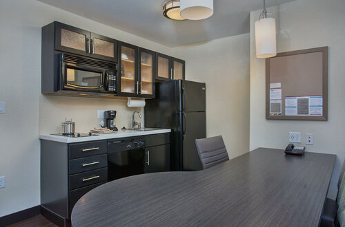 Candlewood Suites Bowling Green by IHG, Забронировать Отель Боулинг-Грин Кентукки