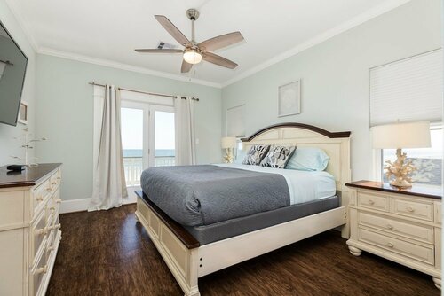 Beach Retreat 4 Bedrooms 2.5 Bathrooms Home