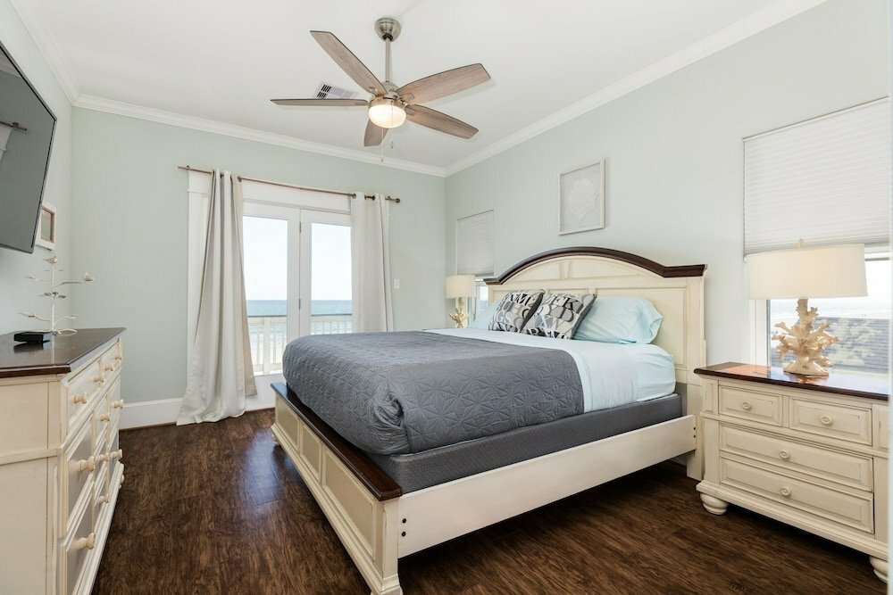 Beach Retreat 4 Bedrooms 2.5 Bathrooms Home