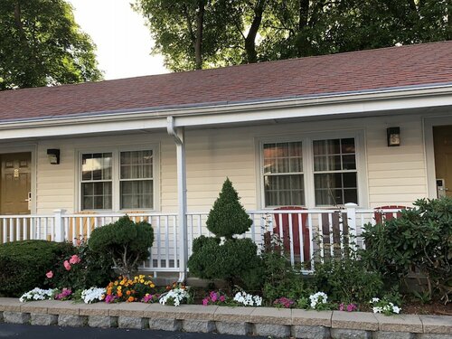 Chisholms Motor Inn, Book Hotel Saugus North Shore