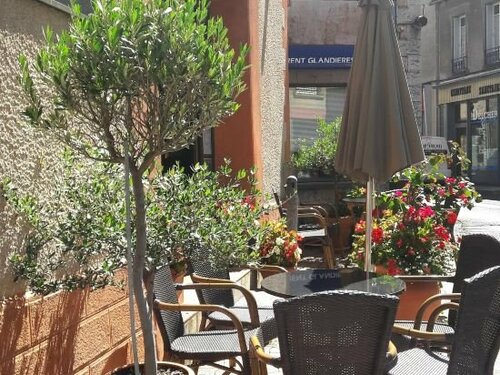 Logis Hotel du Midi, Rezerwuj Hotel Pierrefort Francja