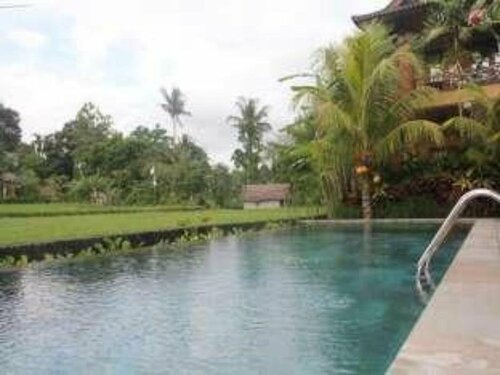 Ubud Lestari Bungalows, Забронировать Отель «постель и завтрак» Отели Убуд с бассейном, Бассейн
