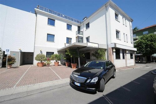 Hotel Floris, Забронировать Отель Мольяно Венето Венето