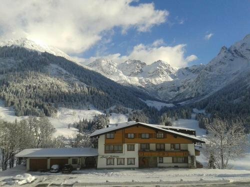 Haus Garni Luggi Leitner, Забронировать Отель Миттелберг Kleinwalsertal