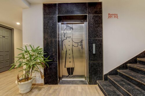 OYO Townhouse 115 Patel Nagar, Забронировать Отель Нью-Дели Национальный столичный округ Дели