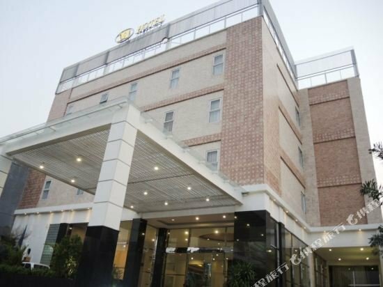 Marilyn Hotel Serpong
