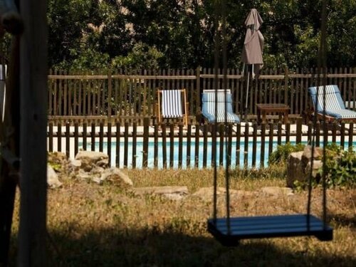 Mas Montluzia, Rezervați Hotel Cascastel-des-Corbieres 