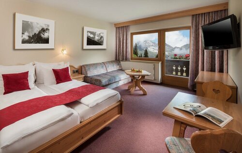 Hotel Höhlenstein, Забронировать Отель Отели Тироля с парковкой, Парковка