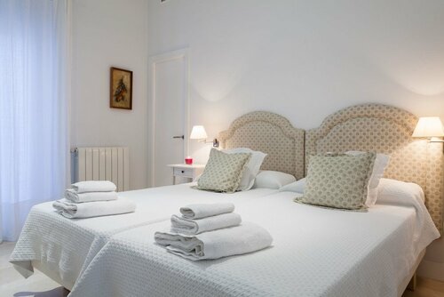Genteel Home Contratacion, Забронировать Апартаменты/квартира Отели Севильи с парковкой, рядом с Дендрарий Alvarez Quintero, Парковка
