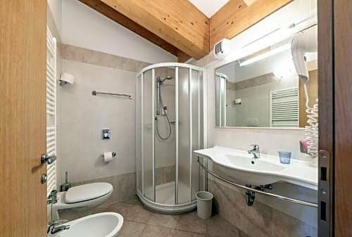 Chalet Caminetto, Забронировать Шале Вазон Bondone Mountain