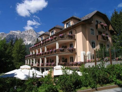 Meuble Villa Neve, Забронировать Отель СПА-отели Кадоре, SPA-услуги