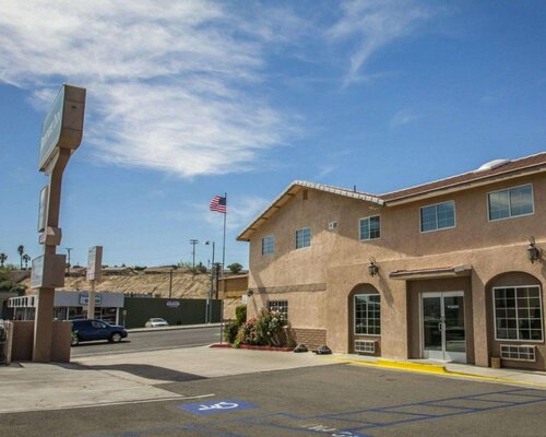 Rodeway Inn Barstow, Rezerwuj Mini-hotel Hotele w Barstow z basenem, Basen