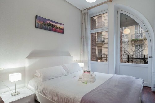 Apple by People Rentals