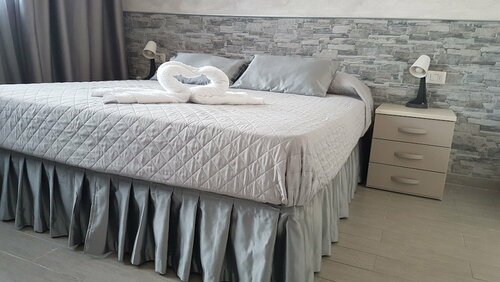 Illuvia Affitto Camere, Varaa Hotelli Hotellit Cornaredo pysäköinnillä, Pysäköinti