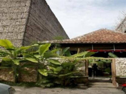 Flores Gallery Hotel