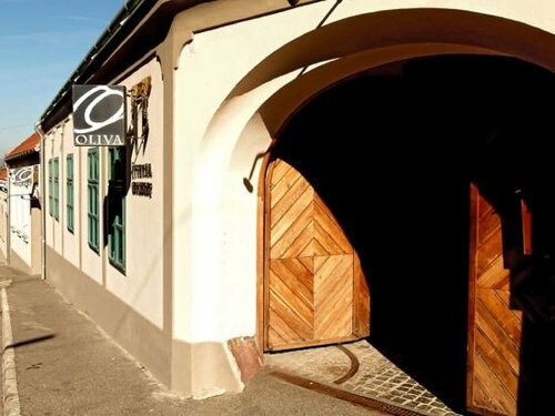 Oliva Hotel, Rezervați Hotel Hoteluri în Veszprem cu parcare, Parcare