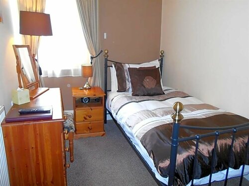 Cranborne Guest Accommodation Exclusively for Adults, Забронировать Гостевой дом Торки Девон