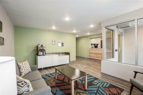 WoodSpring Suites Detroit Madison Heights, Book Hotel Hoteller i Michigan med parkering, Parkering