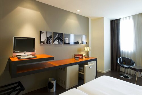 Отель Barcelona Condal Mar Affiliated by Meliá, Забронировать Отель Сант-Марти Барселона, рядом с Пляж Льевант
