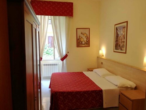 Blue Whale Bed And Breakfast, Book Hotel Roma Termini railway station 