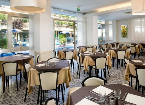Hotel La Cappuccina, Забронировать Отель Отели Риччоне с бассейном, Бассейн