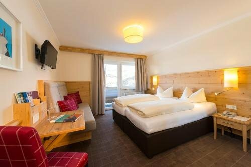 Hotel Garni Entstrasser, Забронировать Отель Отели Округа Кицбюэль с бассейном, рядом с Теннисный стадион Китцбюэля, Бассейн