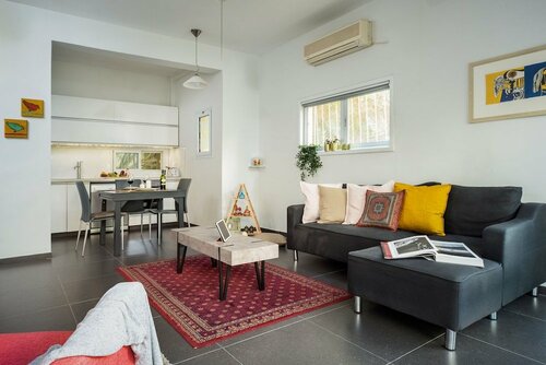 Fantastic 2Bd City Center Apt W Balcony, Забронировать Апартаменты/квартира Тель-Авив Тель-Авивский округ, рядом с Вокзал Хашалом